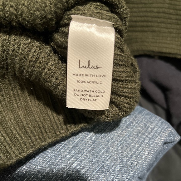 Olive green mid-drift sweater. L - Picture 3 of 3